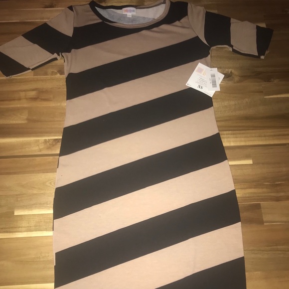 LuLaRoe Dresses & Skirts - NWT XS LuLaRoe Julia NEW